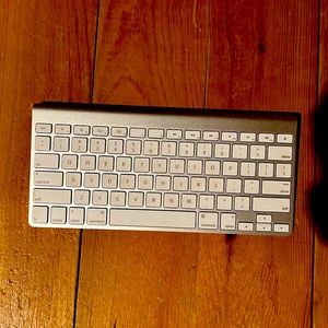 Apple Bluetooth Keyboard